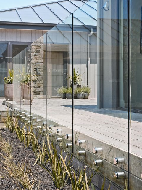 pool fence - amazing bolting to deck
